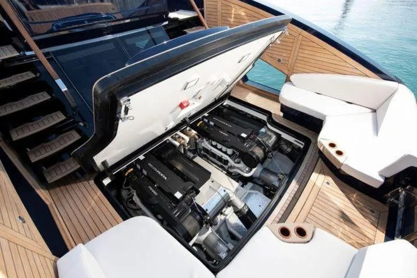 Lazzara Yachts - Photo 11