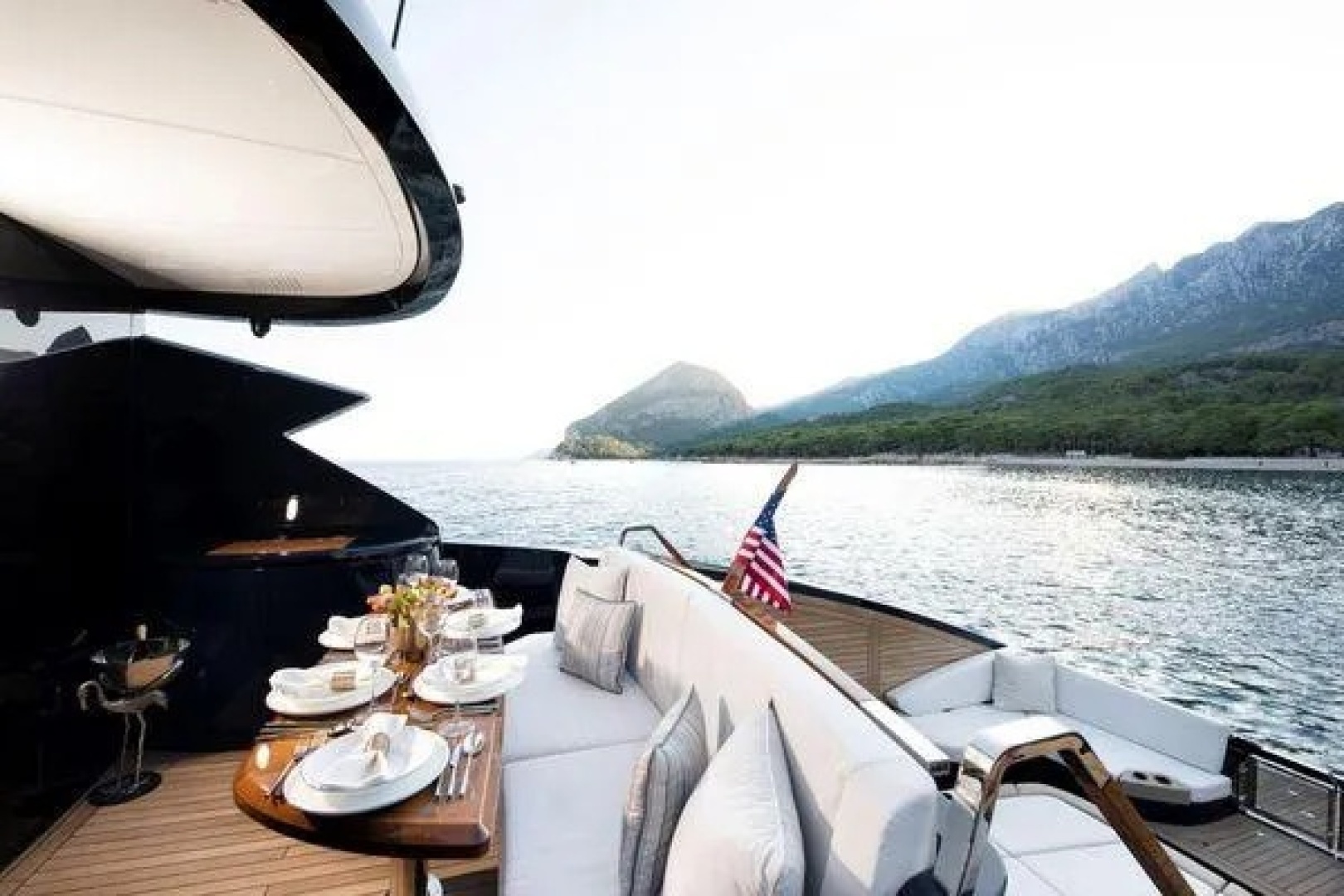 Lazzara Yachts - Photo 27