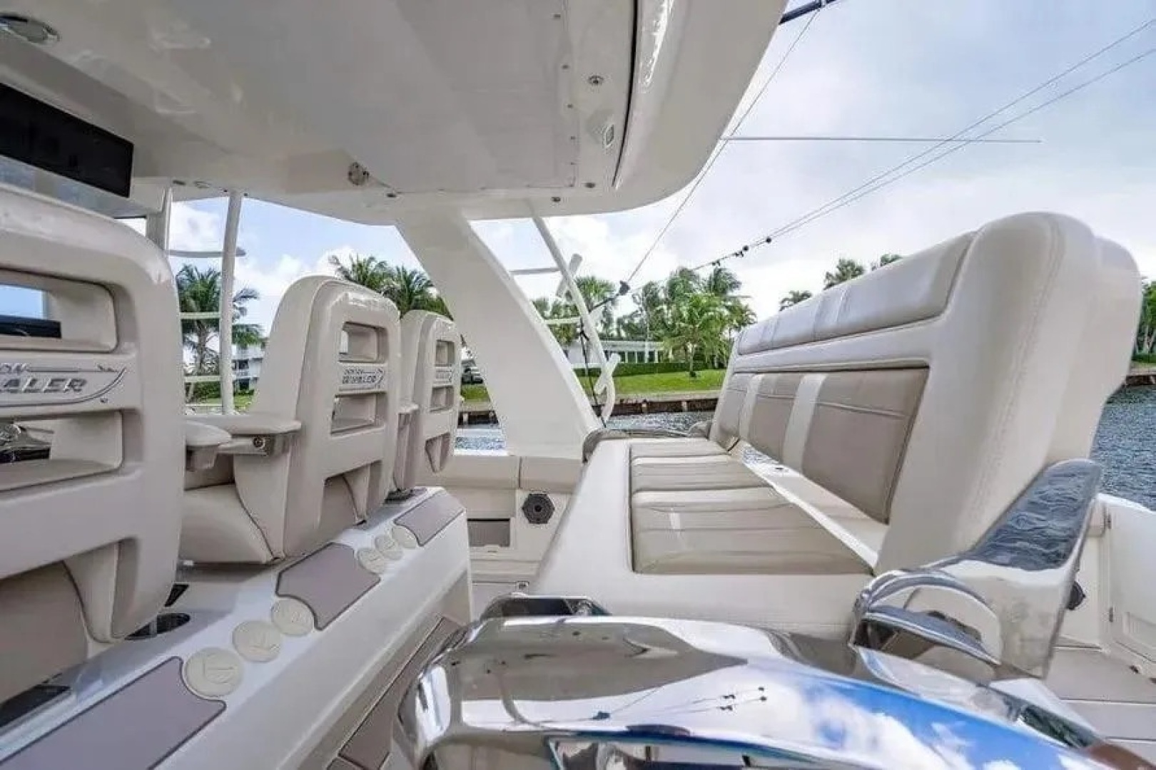 Boston Whaler  Yacht For Sale