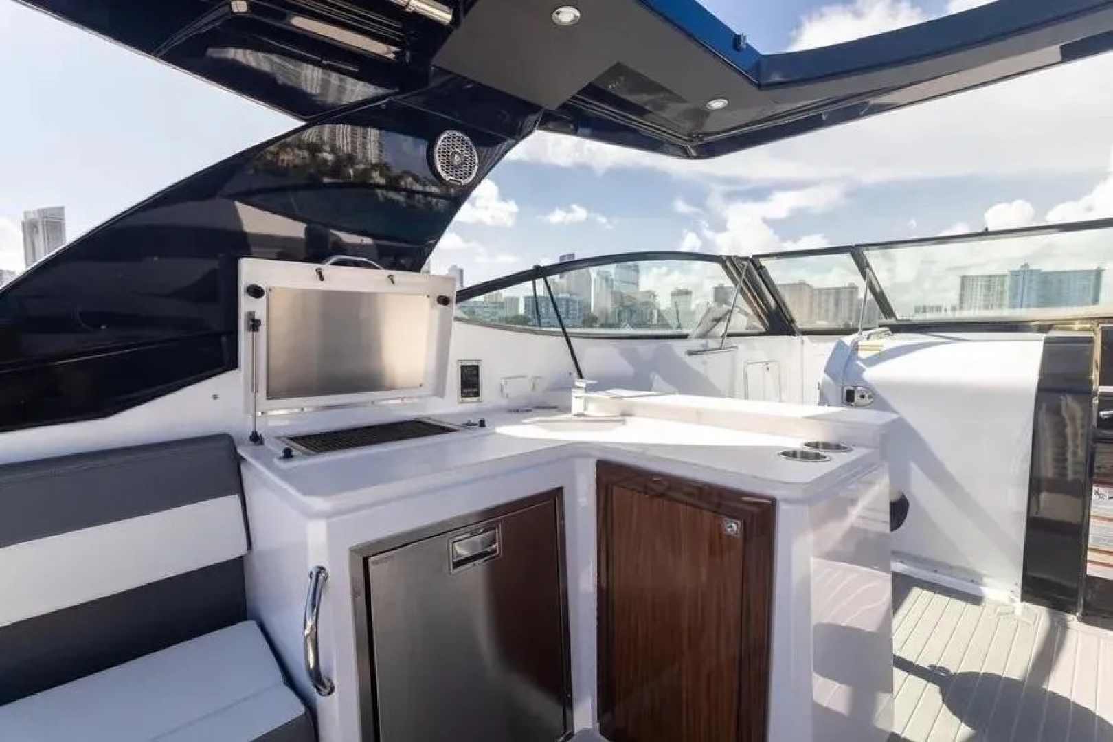 Cruisers Yachts  Yacht For Sale