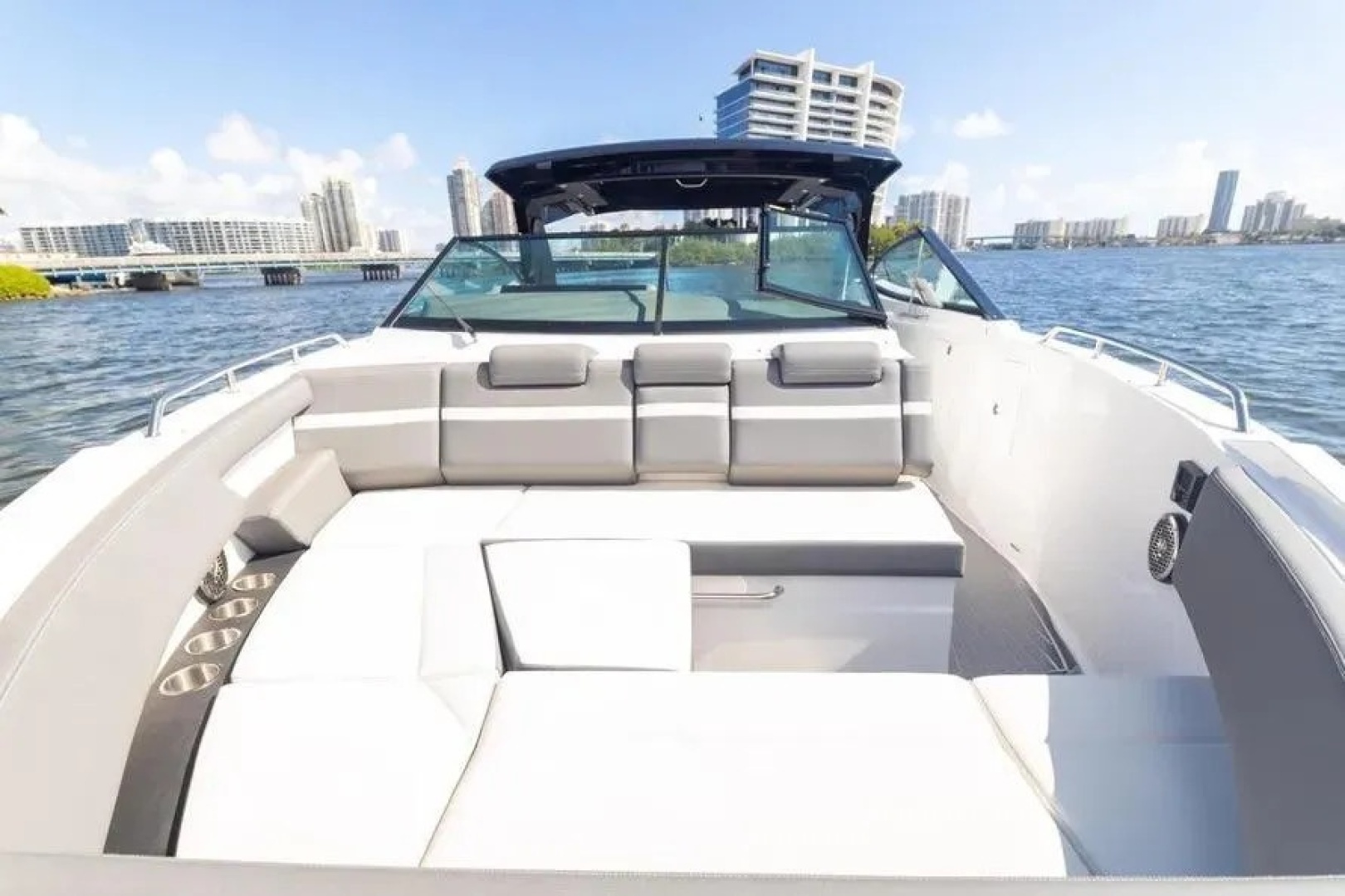 Cruisers Yachts - Photo 11