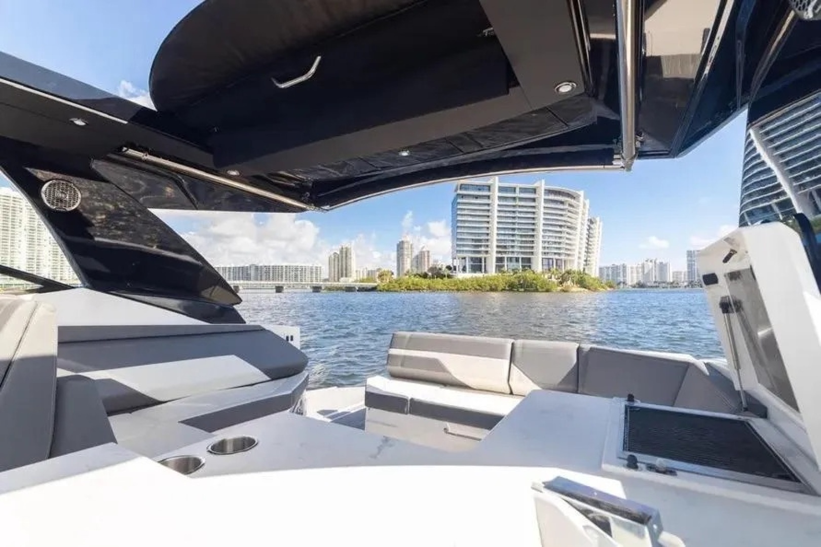 Cruisers Yachts  Yacht For Sale