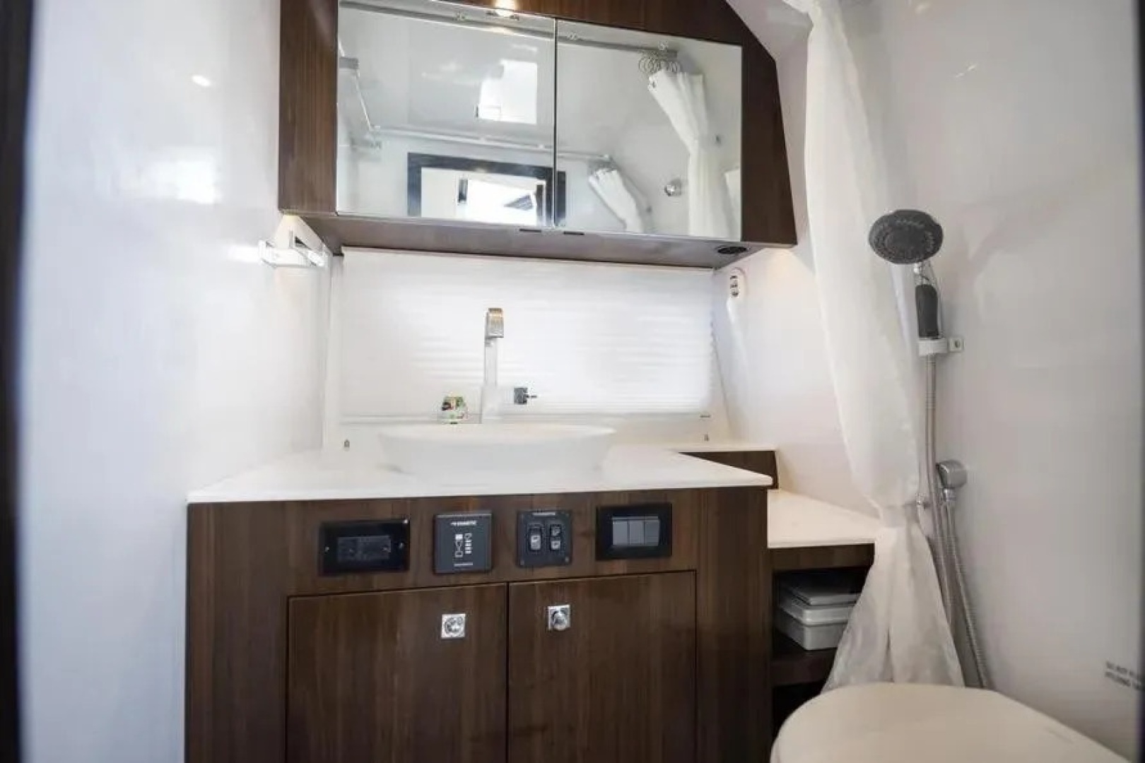 Cruisers Yachts - Photo 27