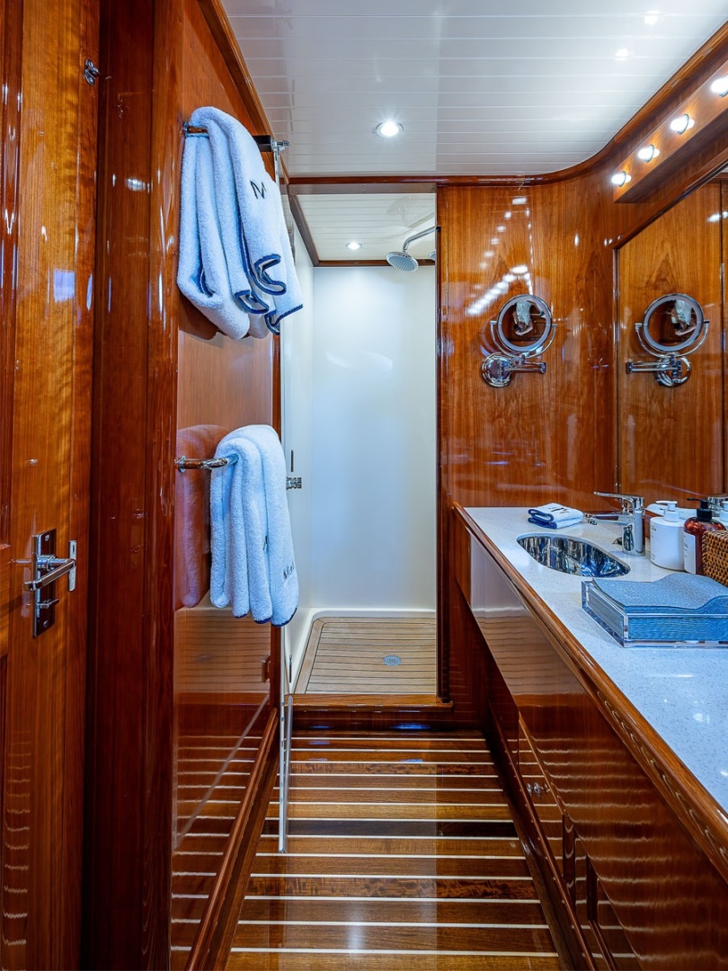 Hinckley Talaria 55 MKII — MEL BELLE - Photo 21