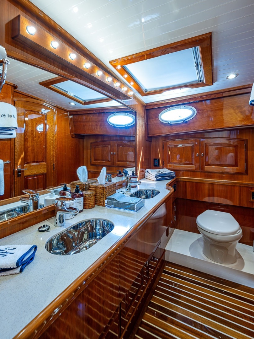 Hinckley Talaria 55 MKII — MEL BELLE - Photo 20