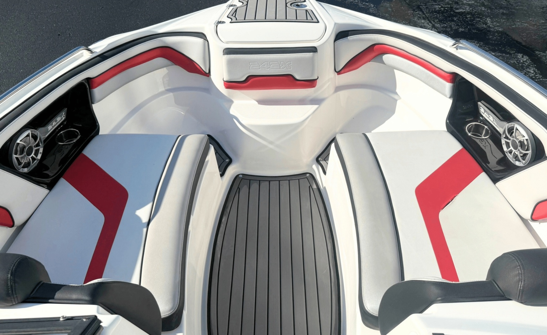 Yamaha Boats 242X - Photo 32