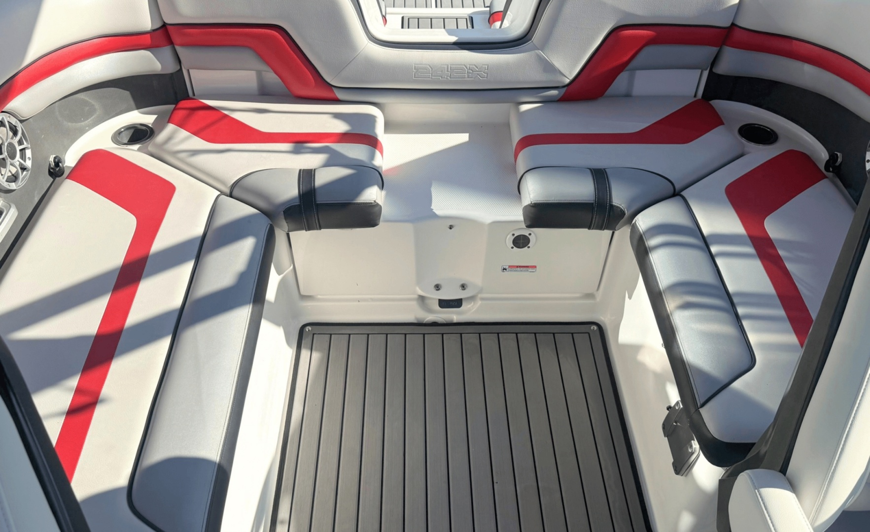 Yamaha Boats 242X - Photo 15
