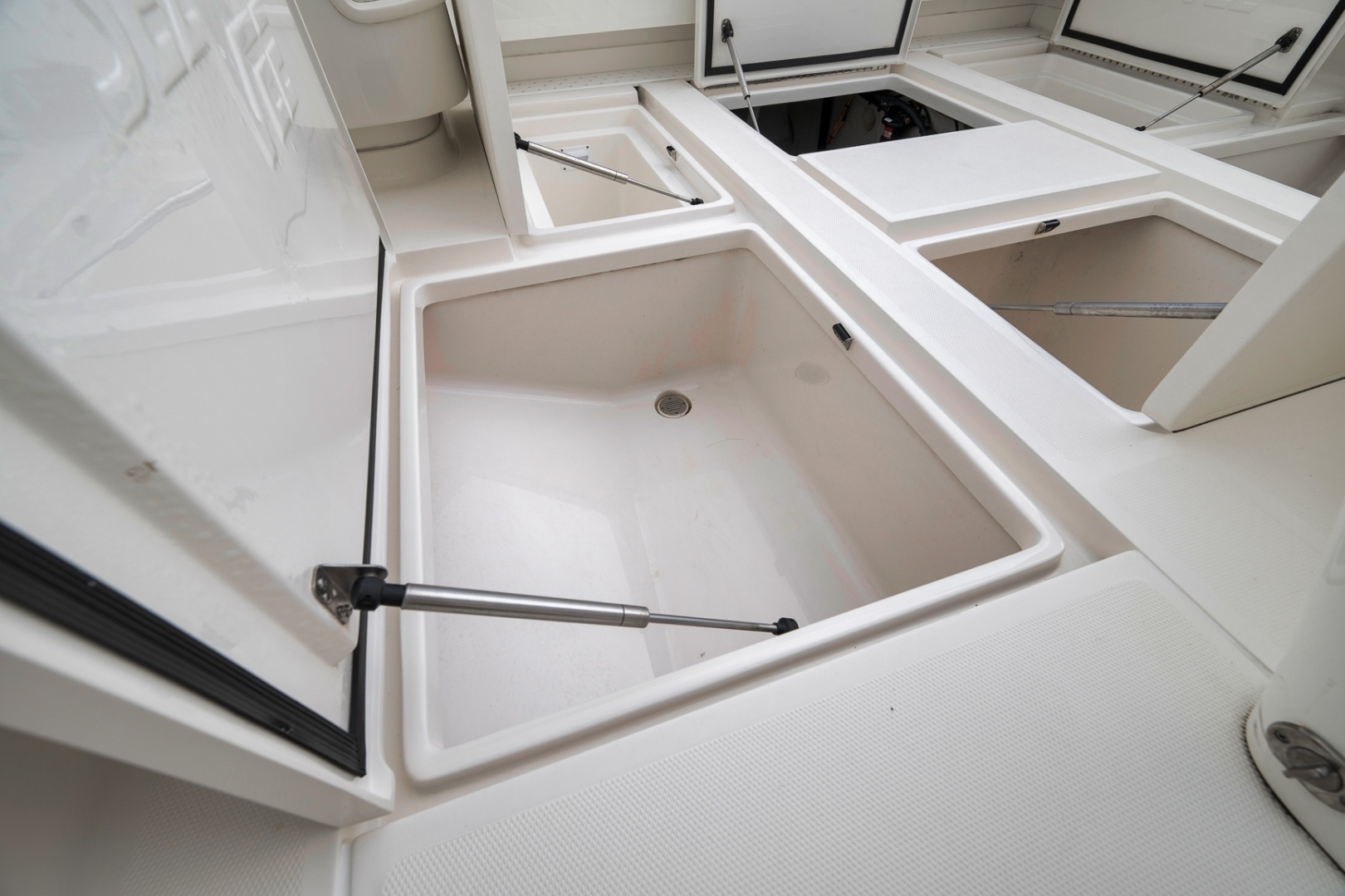 SeaVee 370Z Yacht For Sale