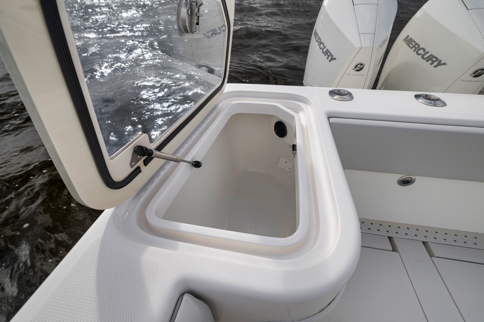 2022 SeaVee 370Z