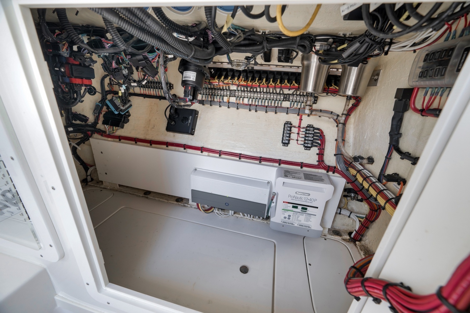 SeaVee 370Z Yacht For Sale