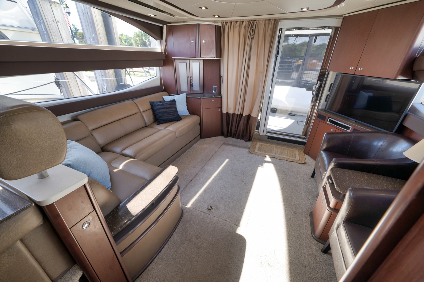 Meridian 441 Sedan - Photo 63