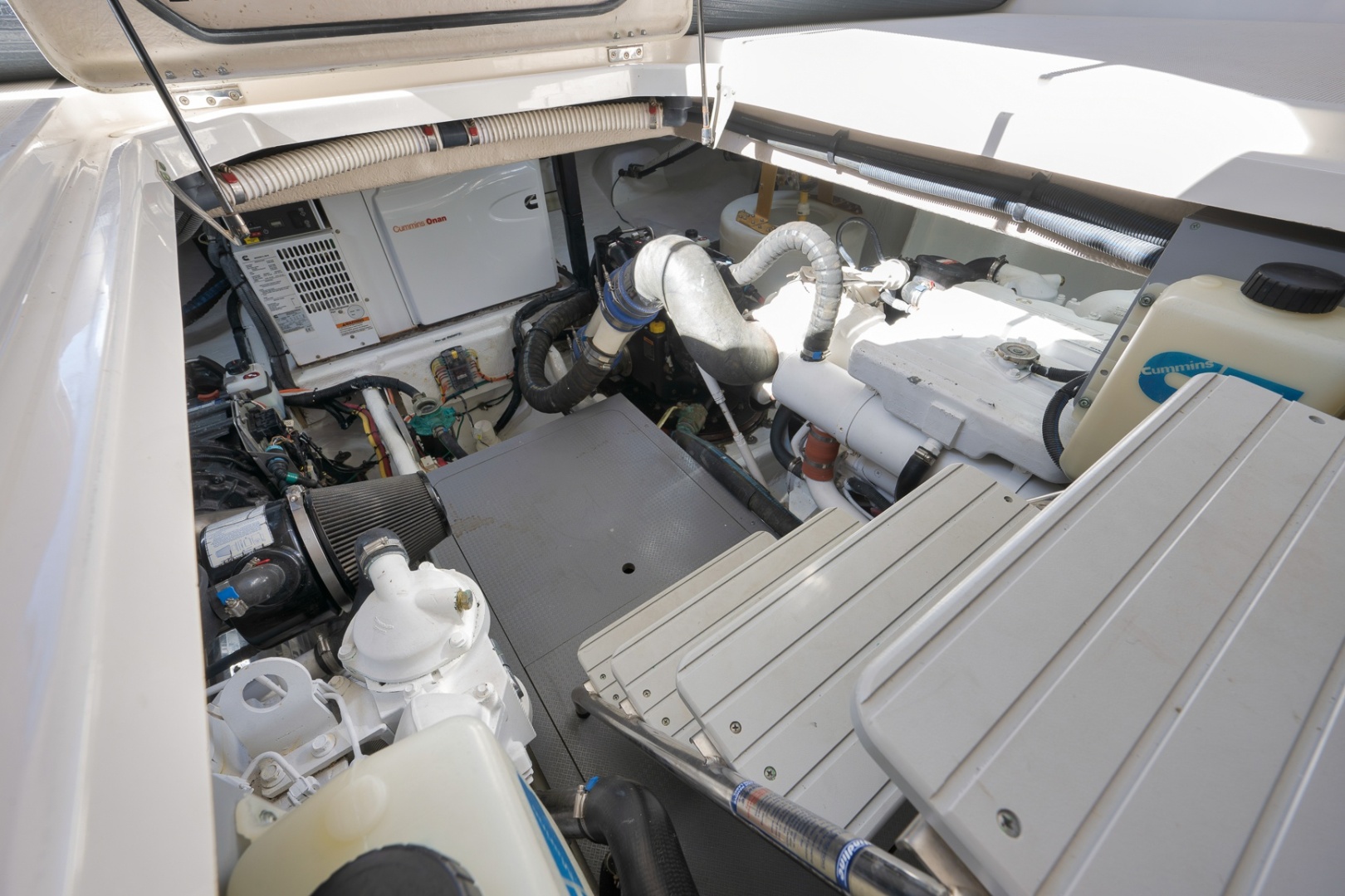 Meridian 441 Sedan - Photo 77