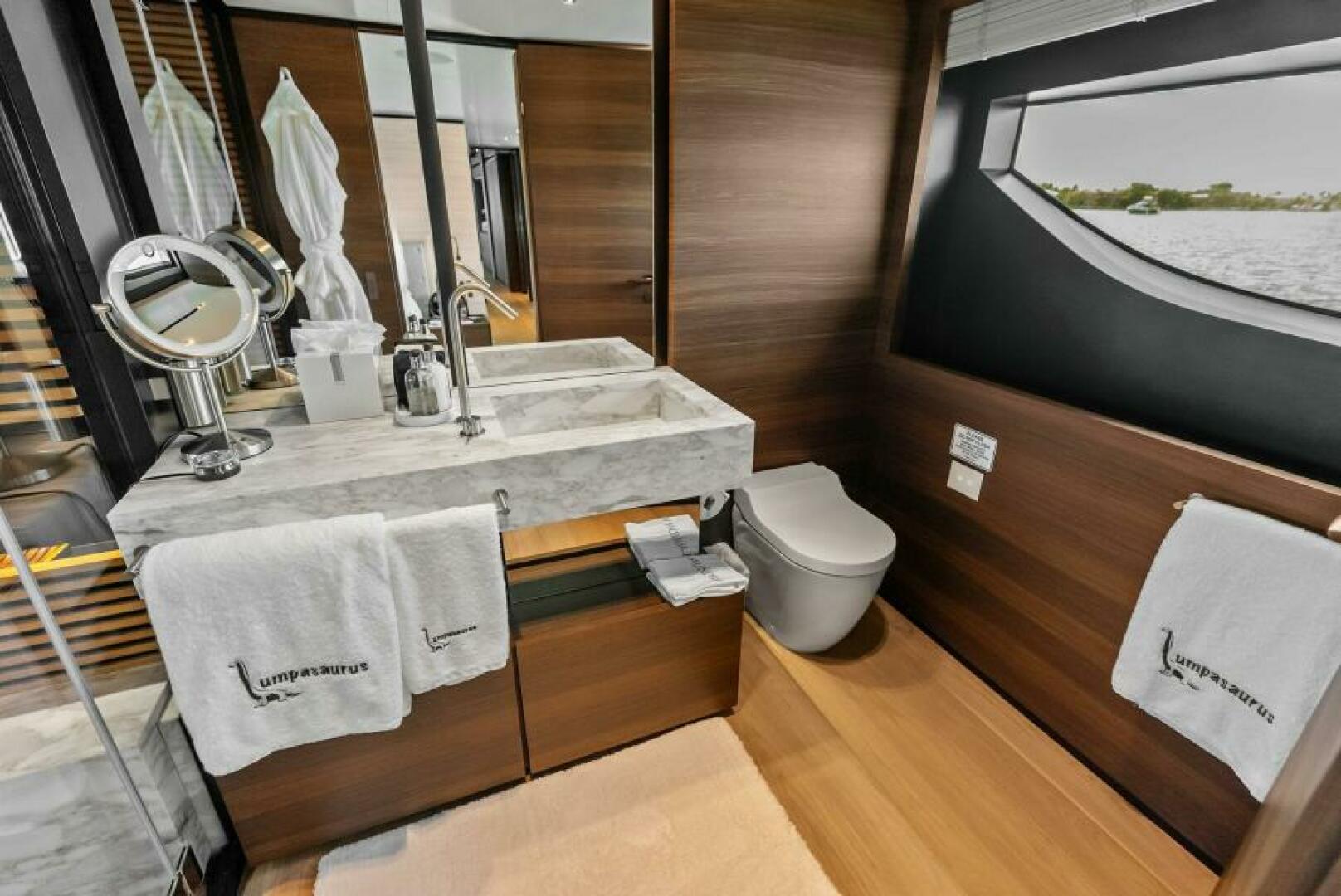 2023 Custom Line 33 Navetta