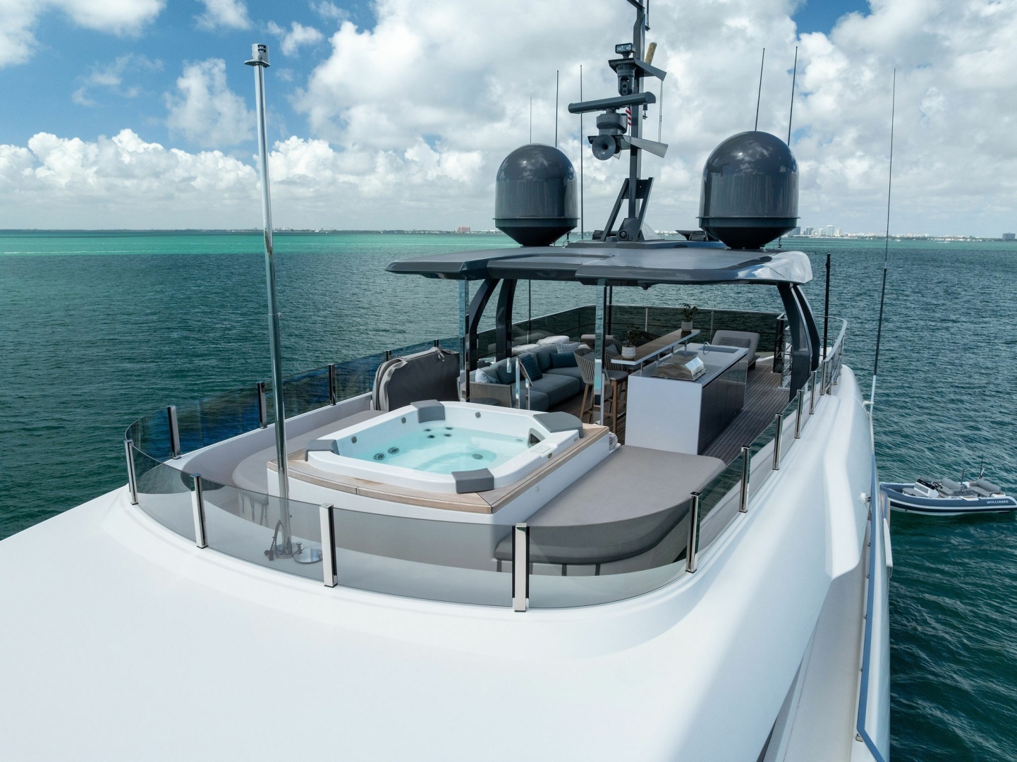 2023 Custom Line 33 Navetta