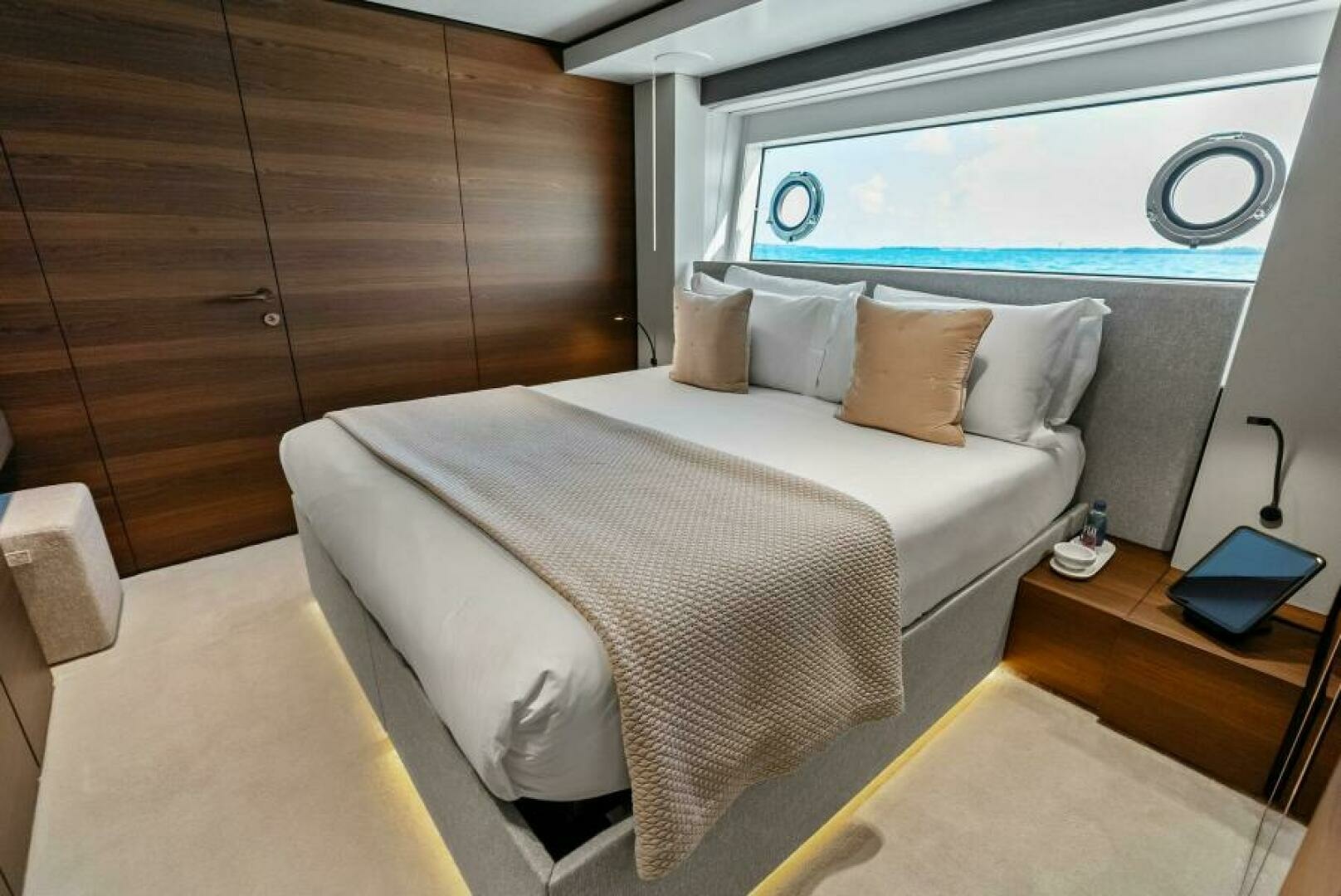 Custom Line 33 Navetta Yacht For Sale