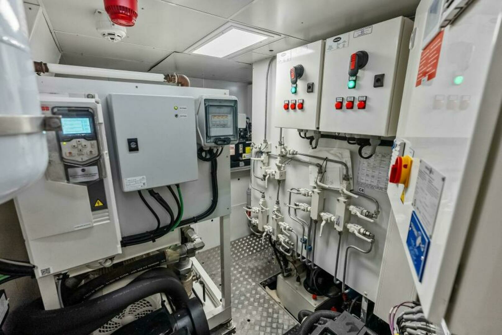 Custom Line 33 Navetta Yacht For Sale