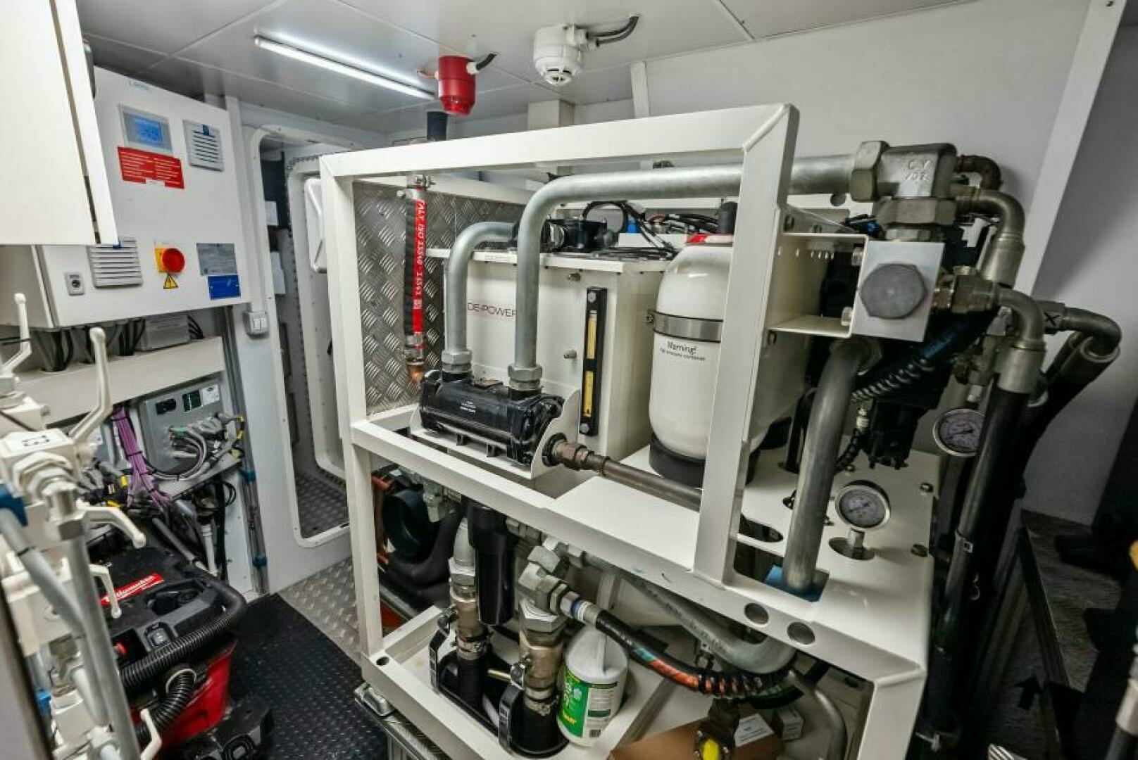 Custom Line 33 Navetta Yacht For Sale