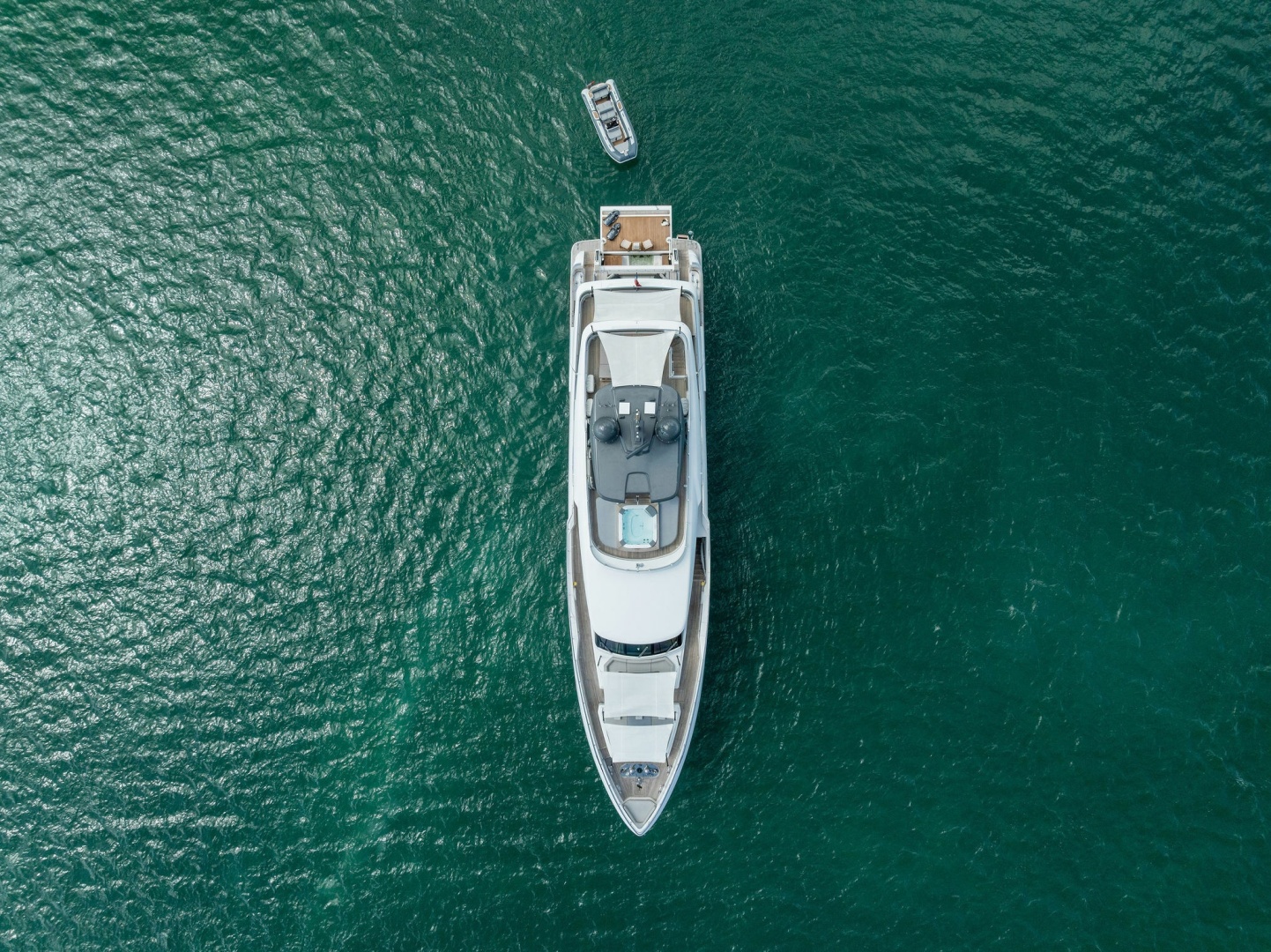 2023 Custom Line 33 Navetta
