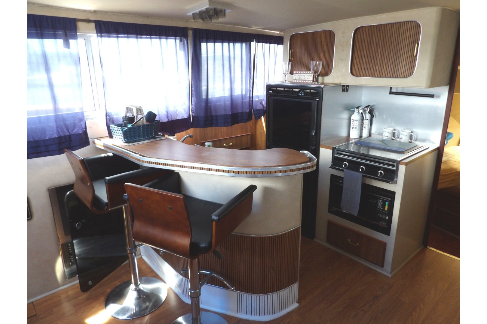 1984 Chris-Craft 381 Catalina