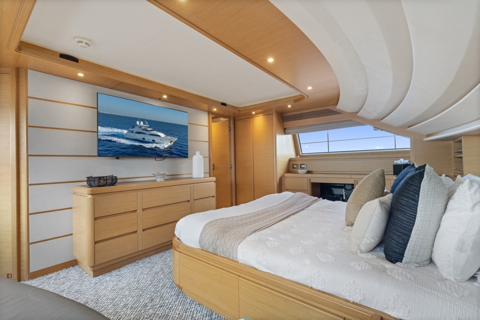 Ferretti Yachts Custom Line Yacht For Sale
