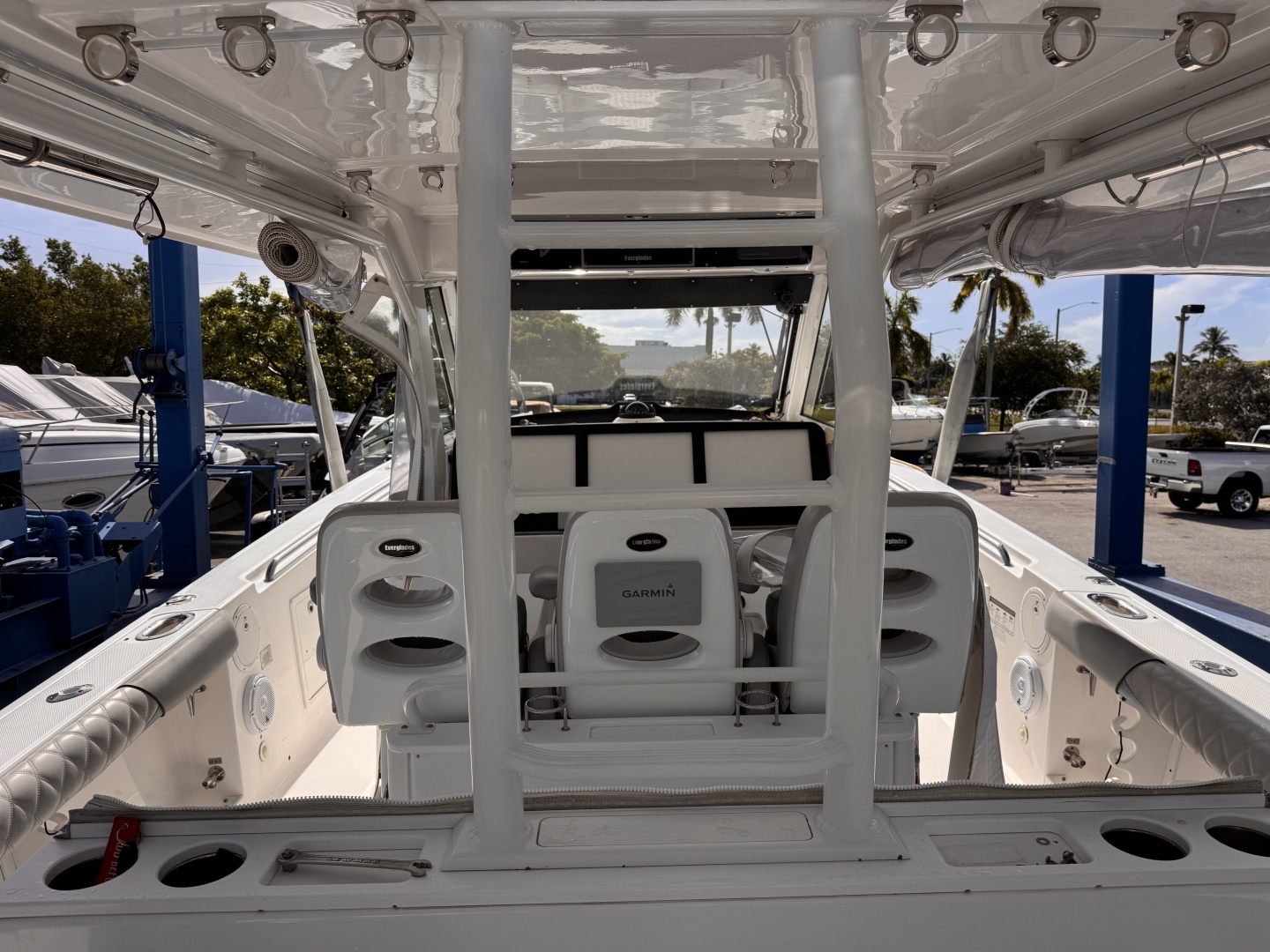 Everglades 435 CC Yacht For Sale
