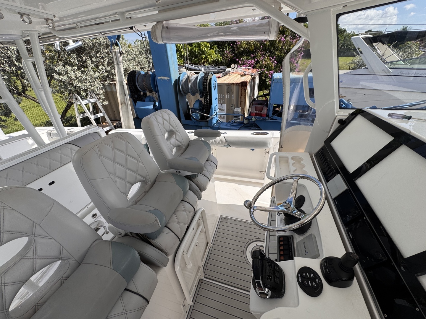 Everglades 435 CC Yacht For Sale