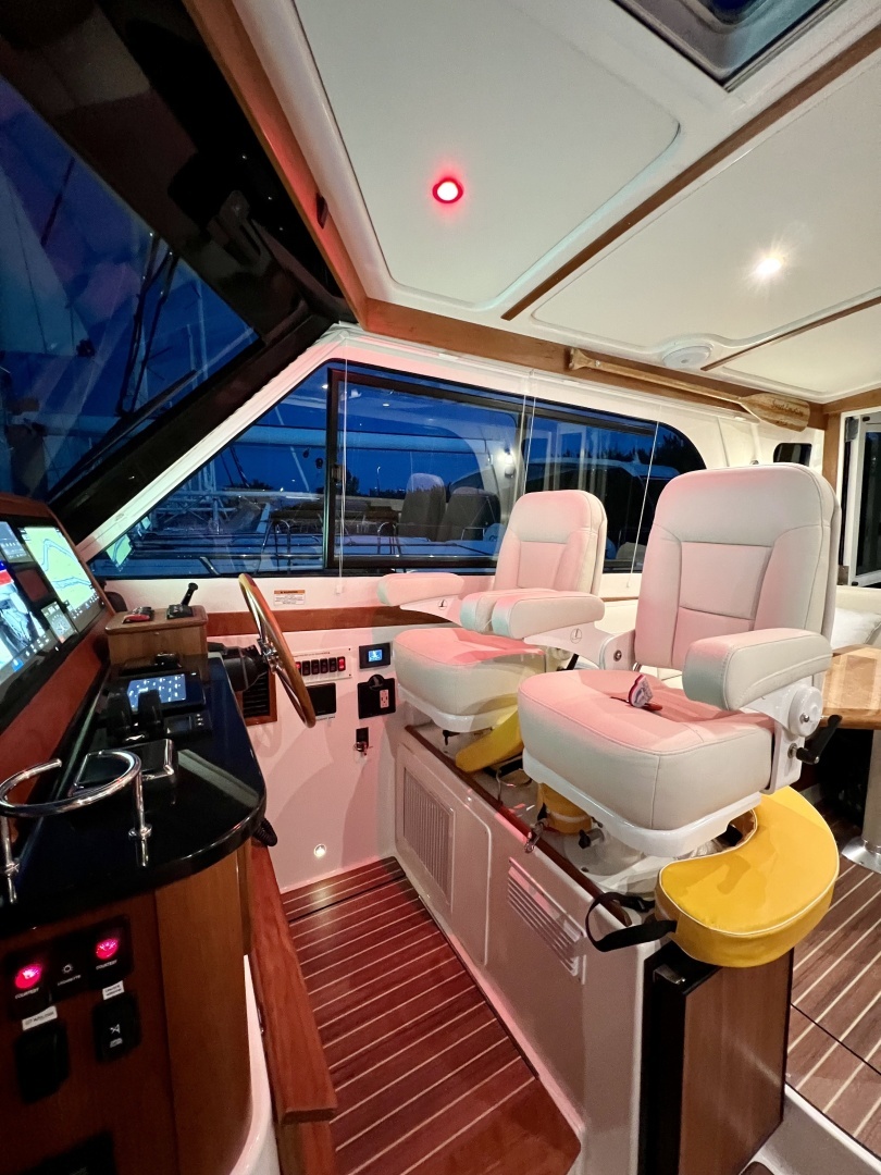 Back Cove 372 Yacht For Sale