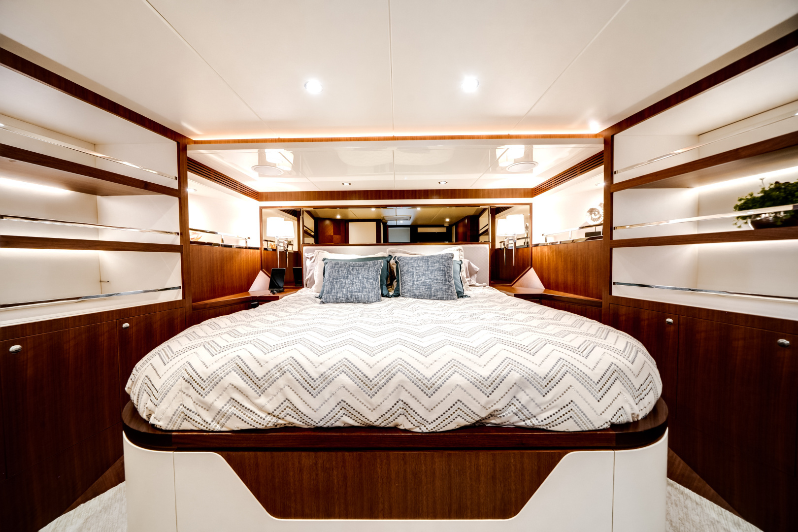 Ocean Alexander 100 MY Yacht For Sale