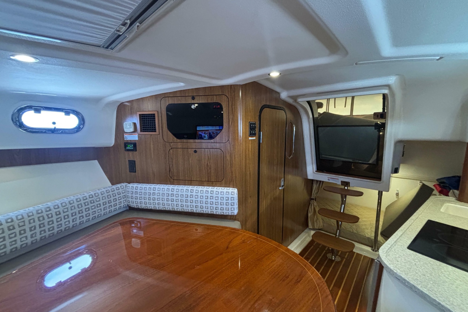 OG ERIN INION 34ft Pursuit Yacht For Sale OG ERIN INION 34ft Pursuit Yacht For Sale