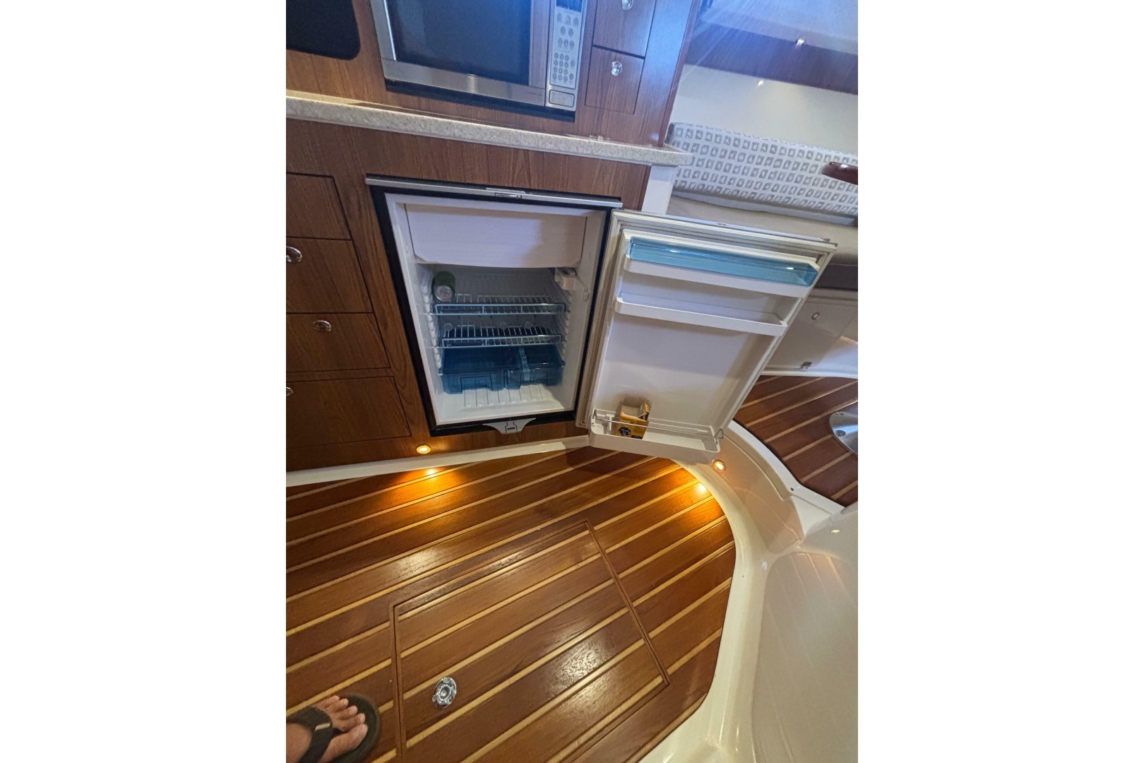 OG ERIN INION 34ft Pursuit Yacht For Sale OG ERIN INION 34ft Pursuit Yacht For Sale