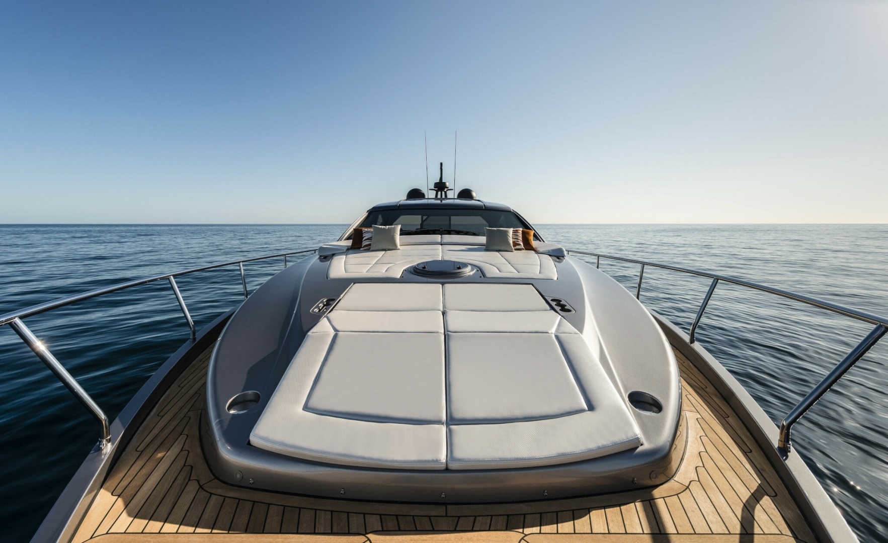 Pershing 6X Yacht For Sale