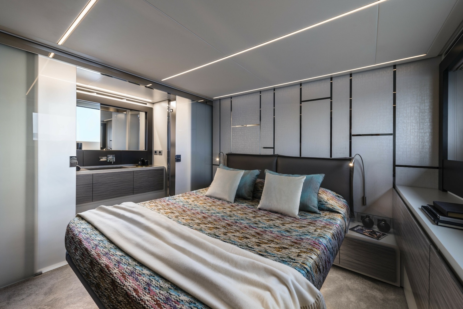 Pershing 6X Yacht For Sale