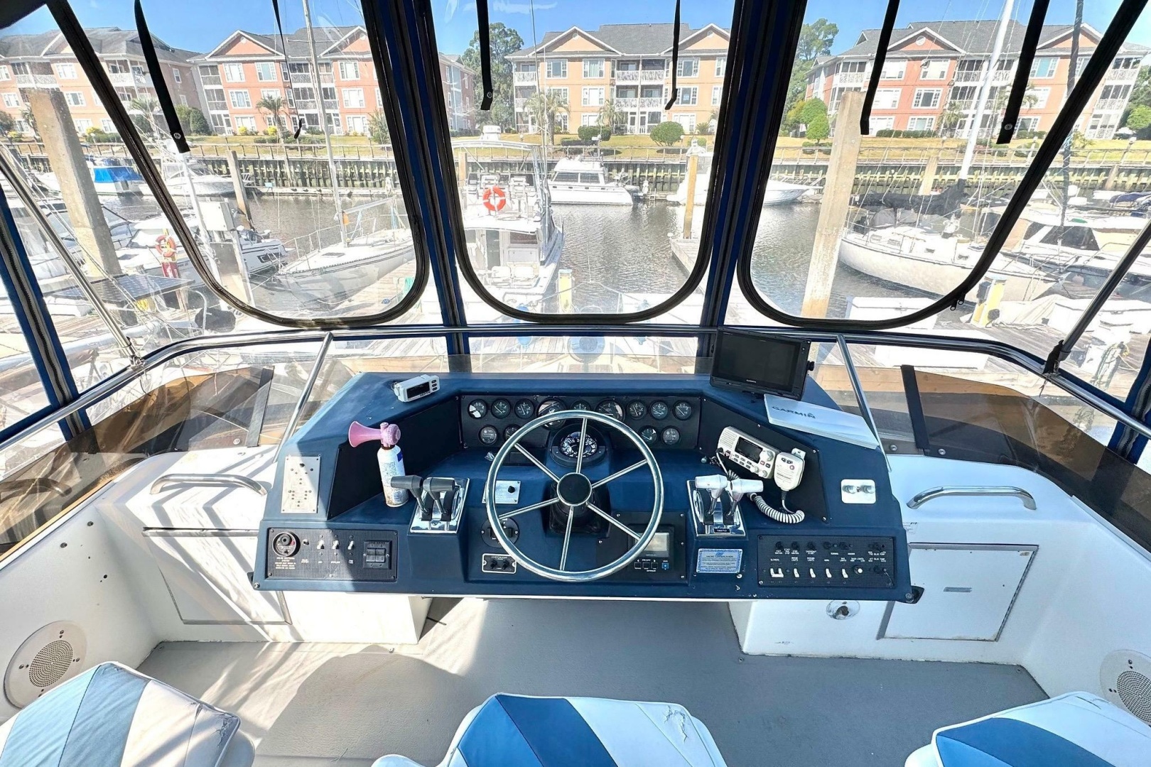Sea Ray 415 Aft Cabin - Photo 11