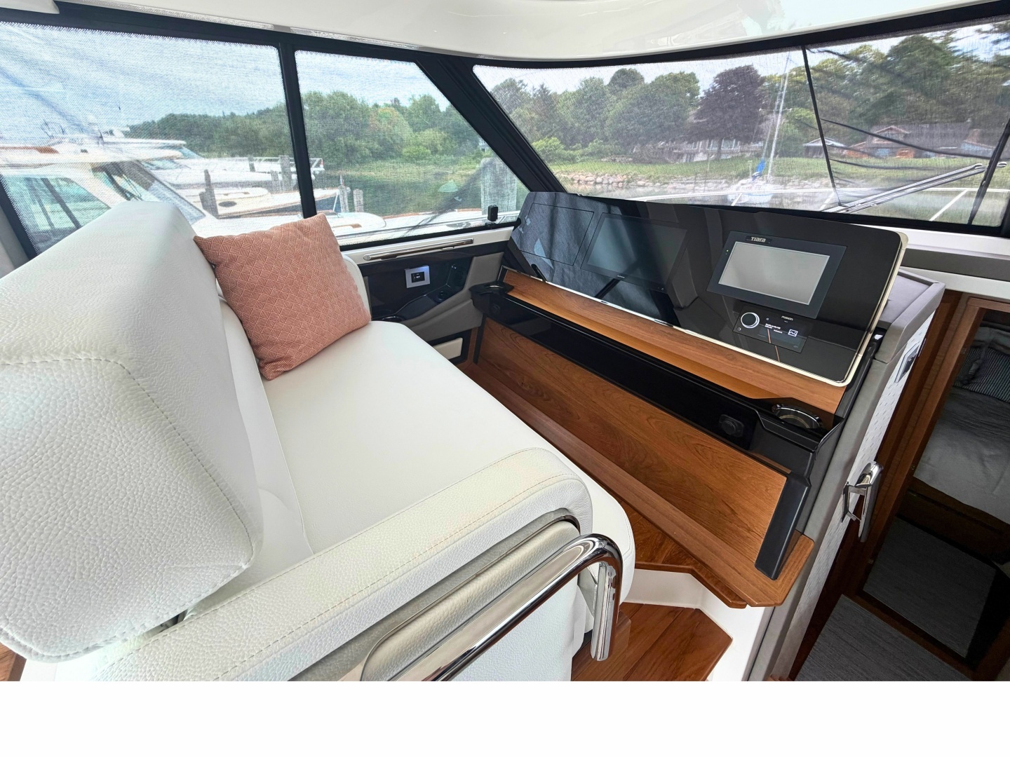 Tiara Yachts 48 LE Yacht For Sale
