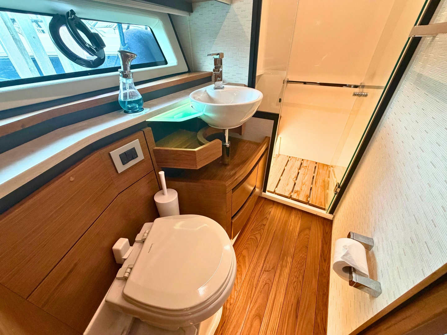 Tiara Yachts 48 LE — Nauti Life - Photo 23