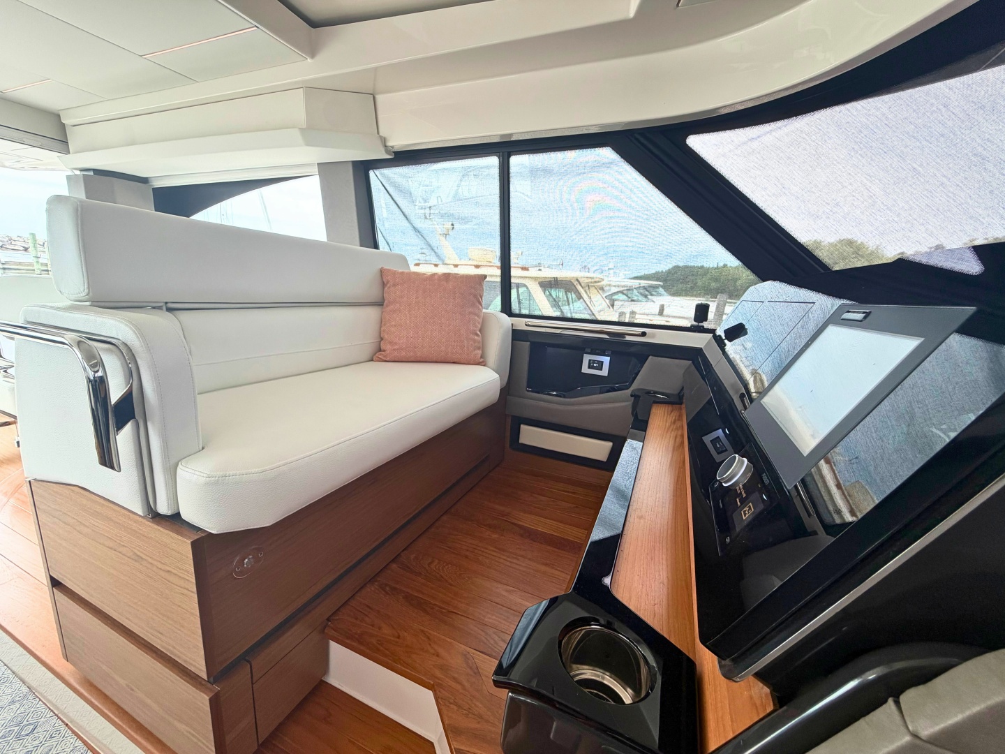 Tiara Yachts 48 LE — Nauti Life - Photo 17