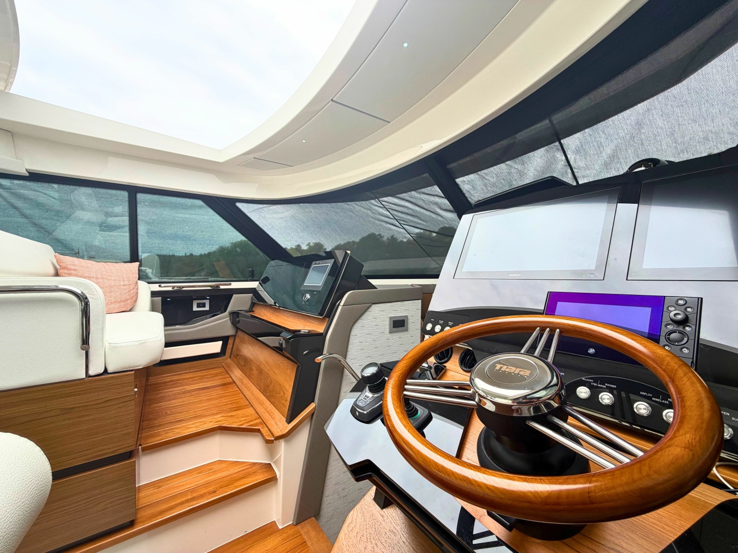 Tiara Yachts 48 LE — Nauti Life - Photo 9