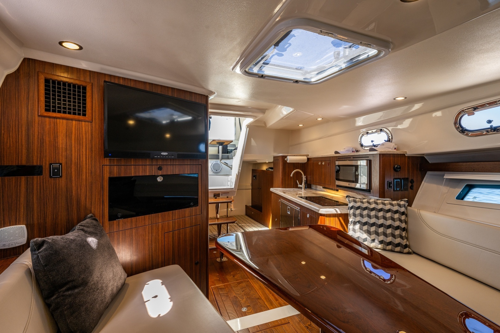 Pursuit OS 355 Yacht For Sale