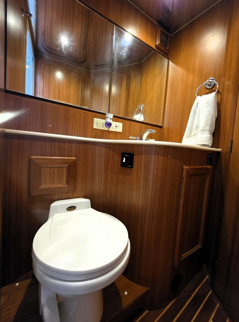 2000 Symbol 50 Pilothouse