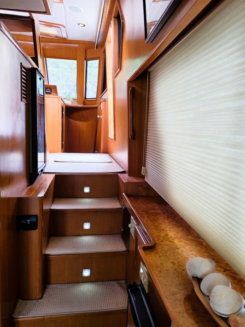 2000 Symbol 50 Pilothouse