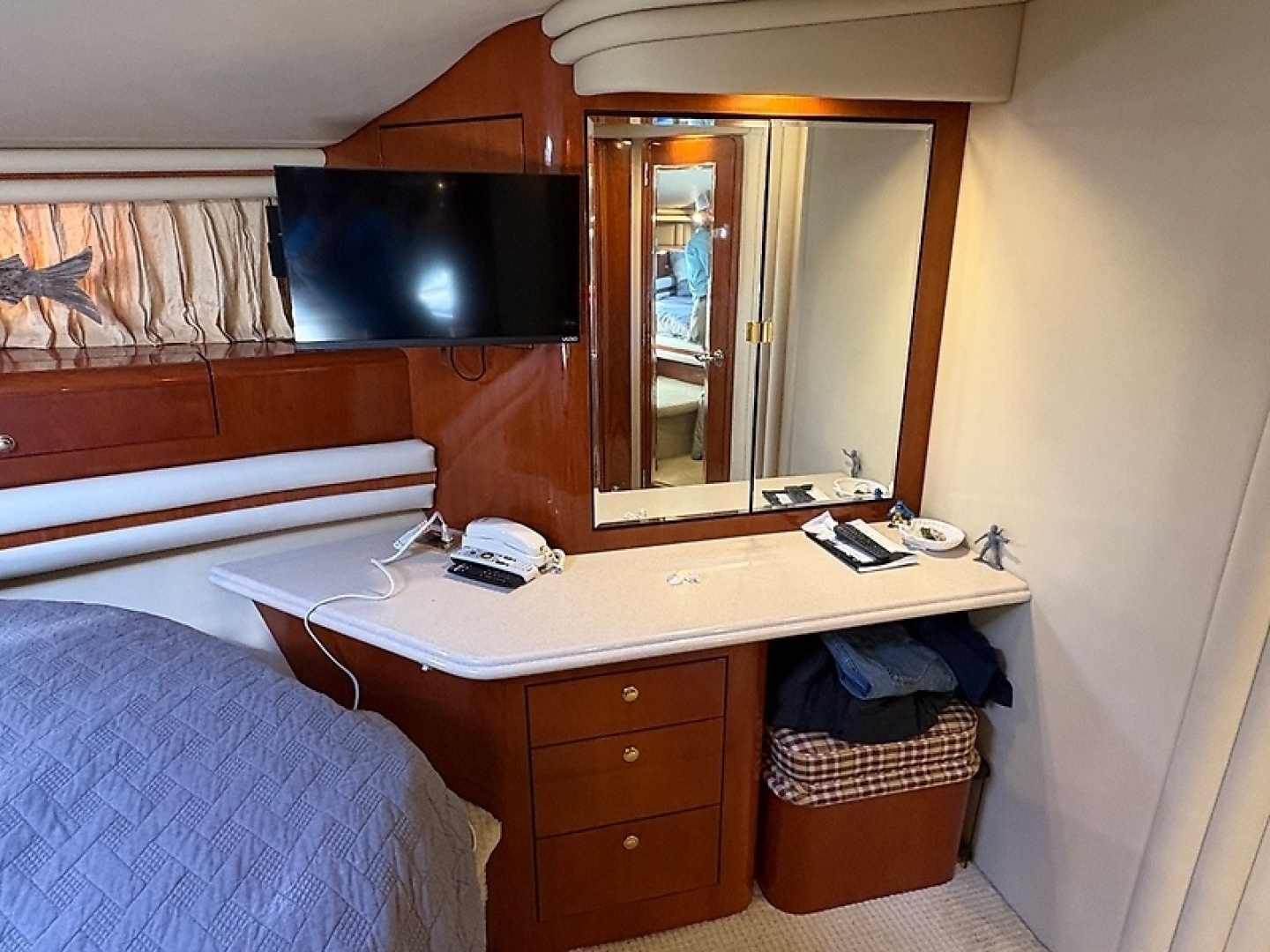 Sea Ray 560 Sedan Bridge Yacht For Sale
