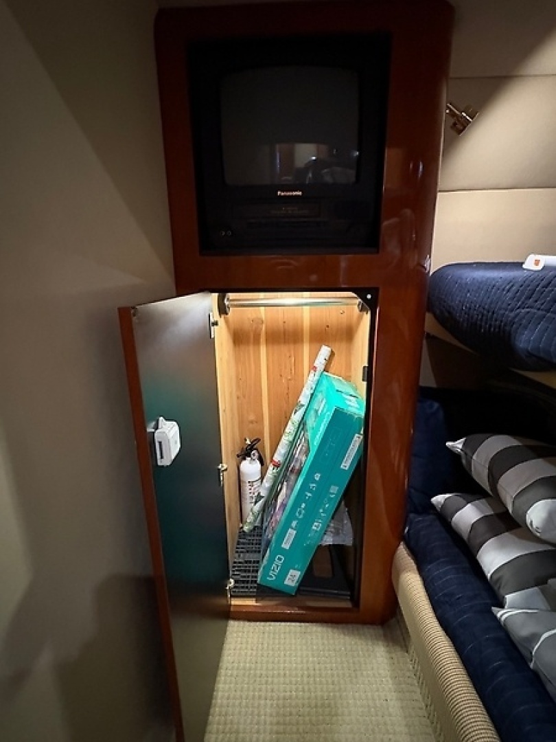 Sea Ray 560 Sedan Bridge Yacht For Sale