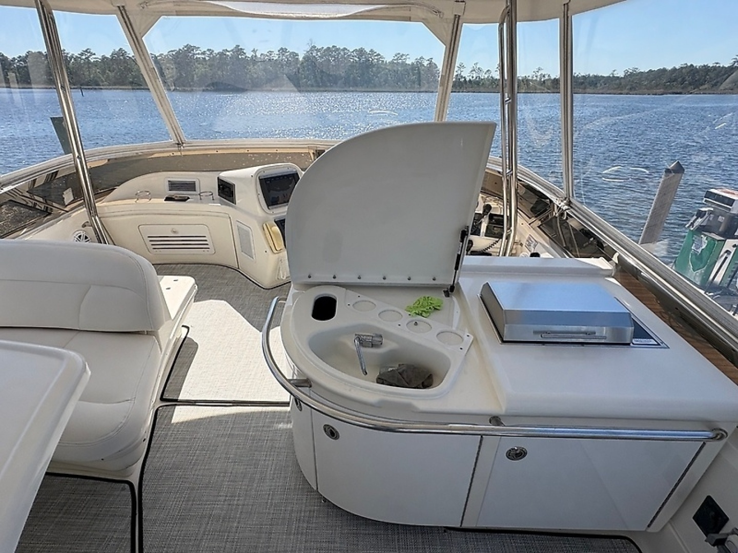 Sea Ray 560 Sedan Bridge Yacht For Sale