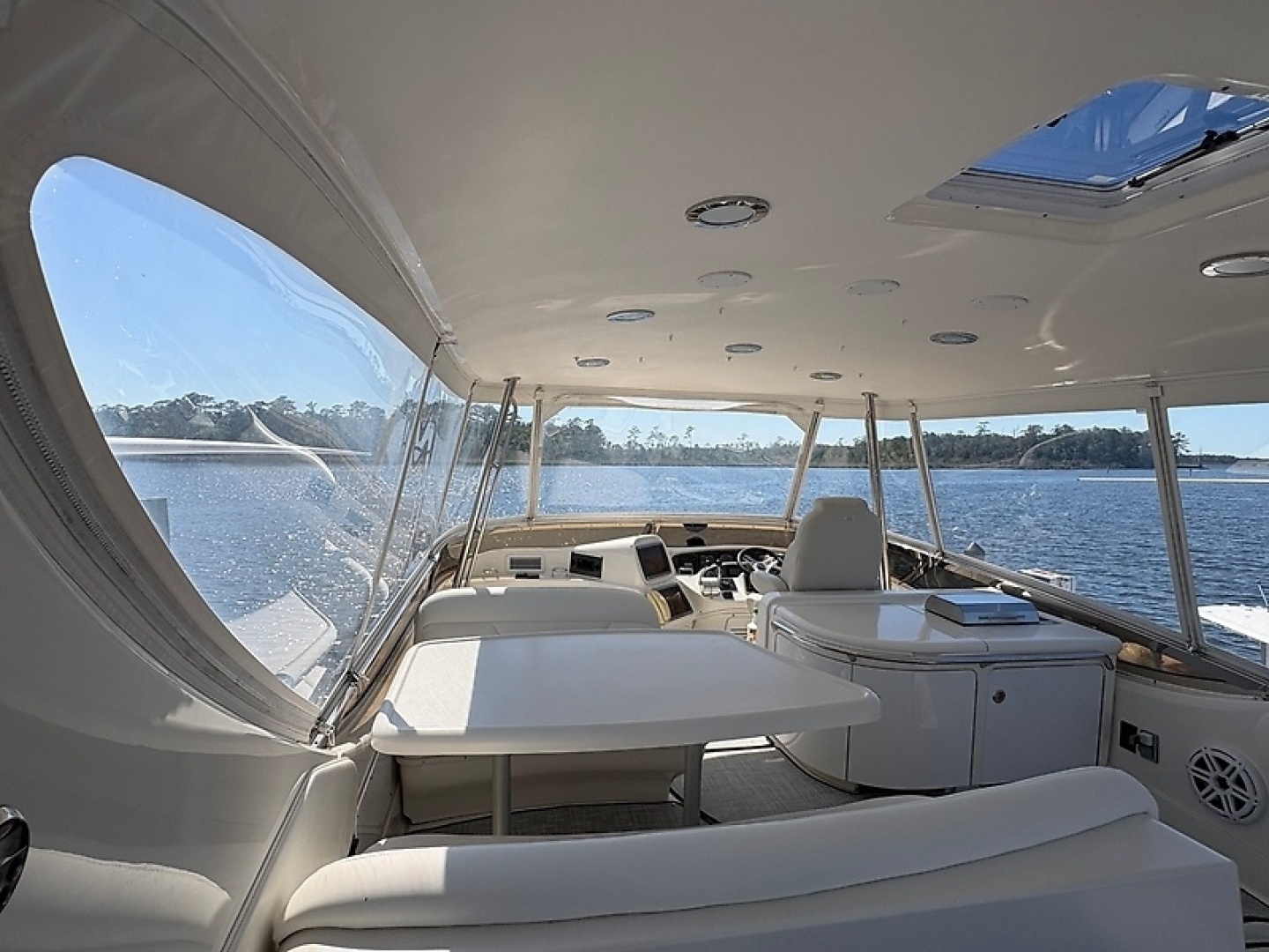Sea Ray 560 Sedan Bridge Yacht For Sale