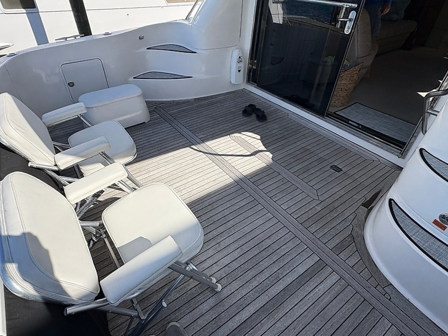 Sea Ray 560 Sedan Bridge Yacht For Sale