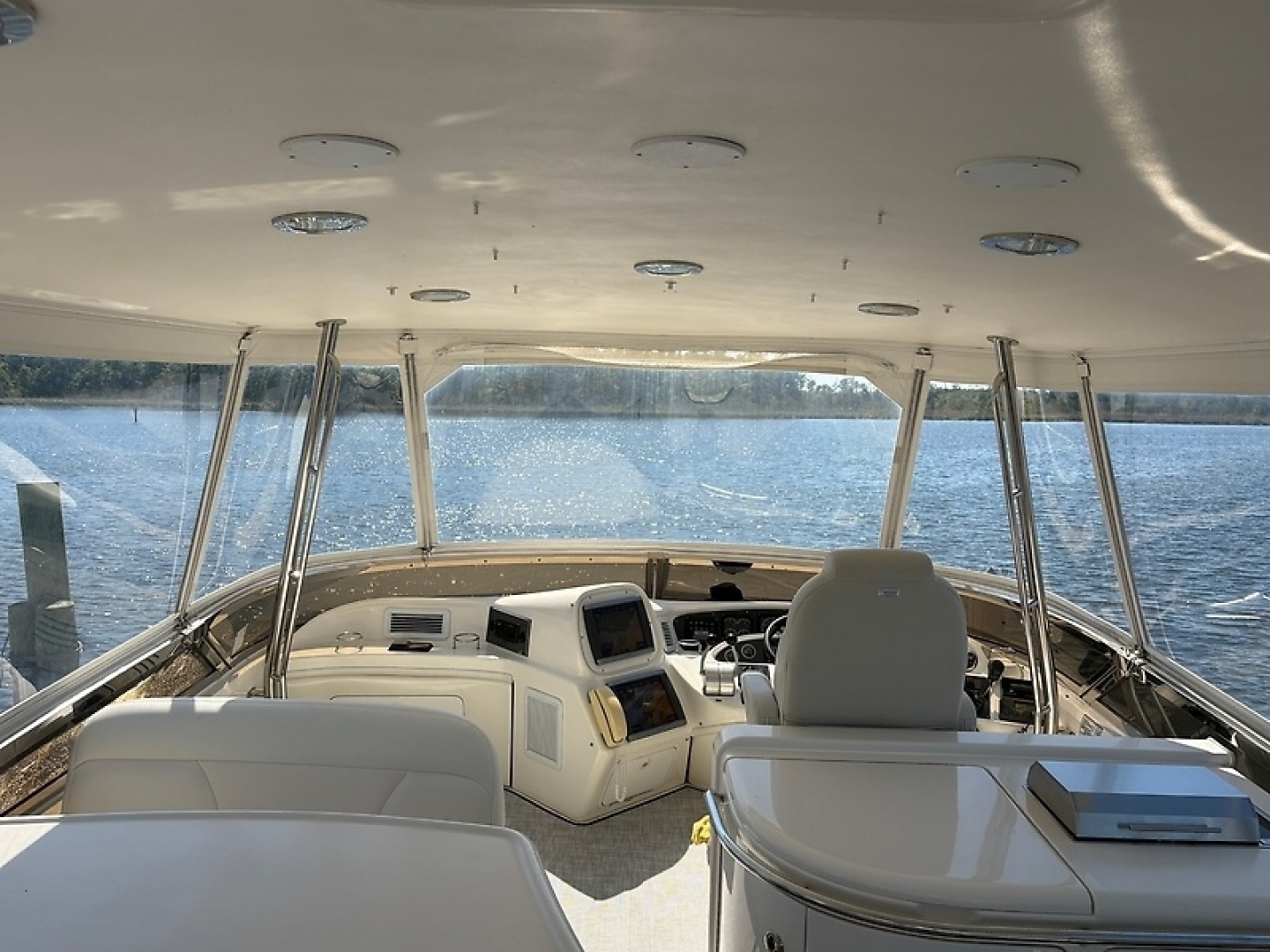 Sea Ray 560 Sedan Bridge Yacht For Sale