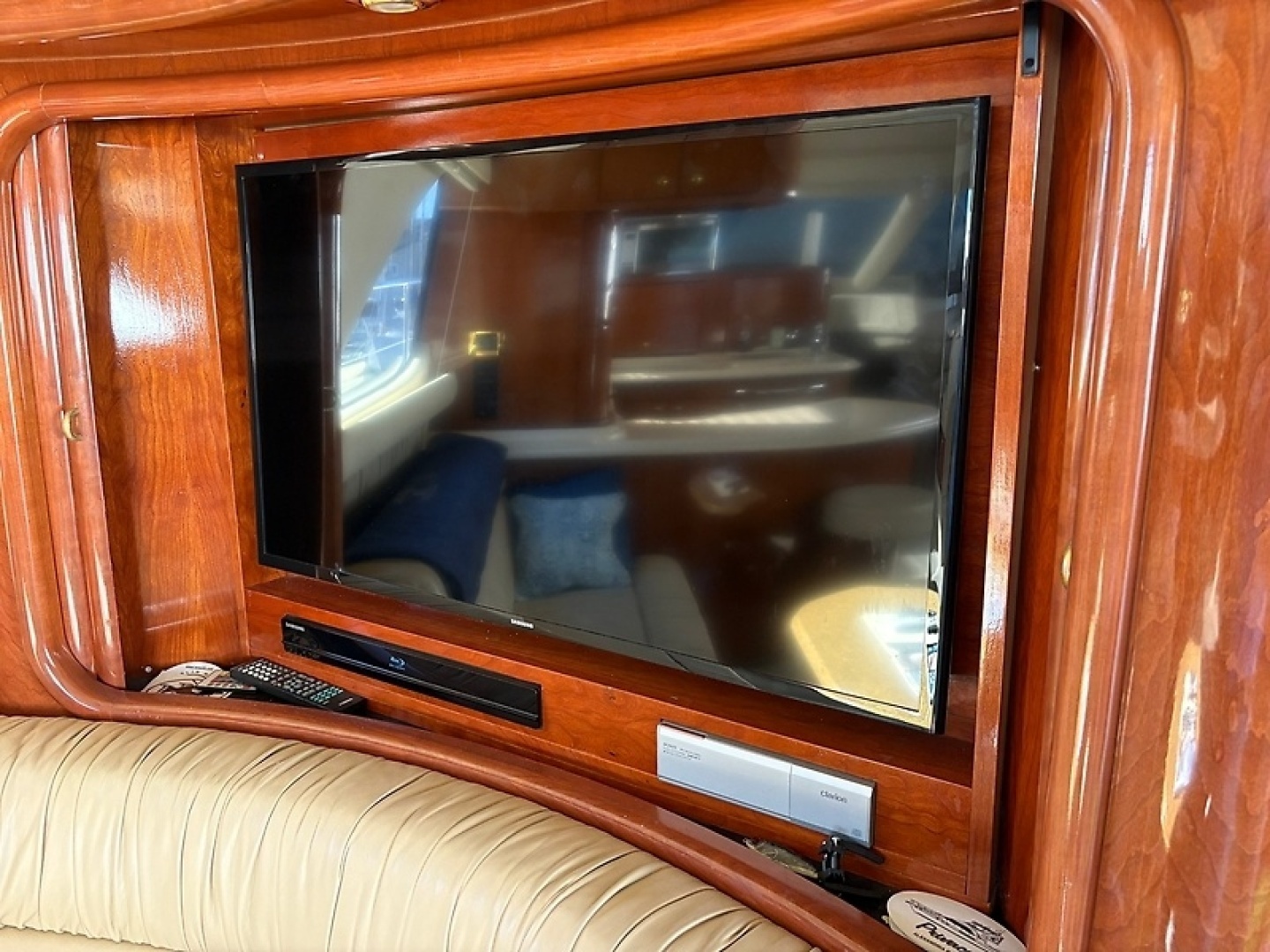 Sea Ray 560 Sedan Bridge Yacht For Sale