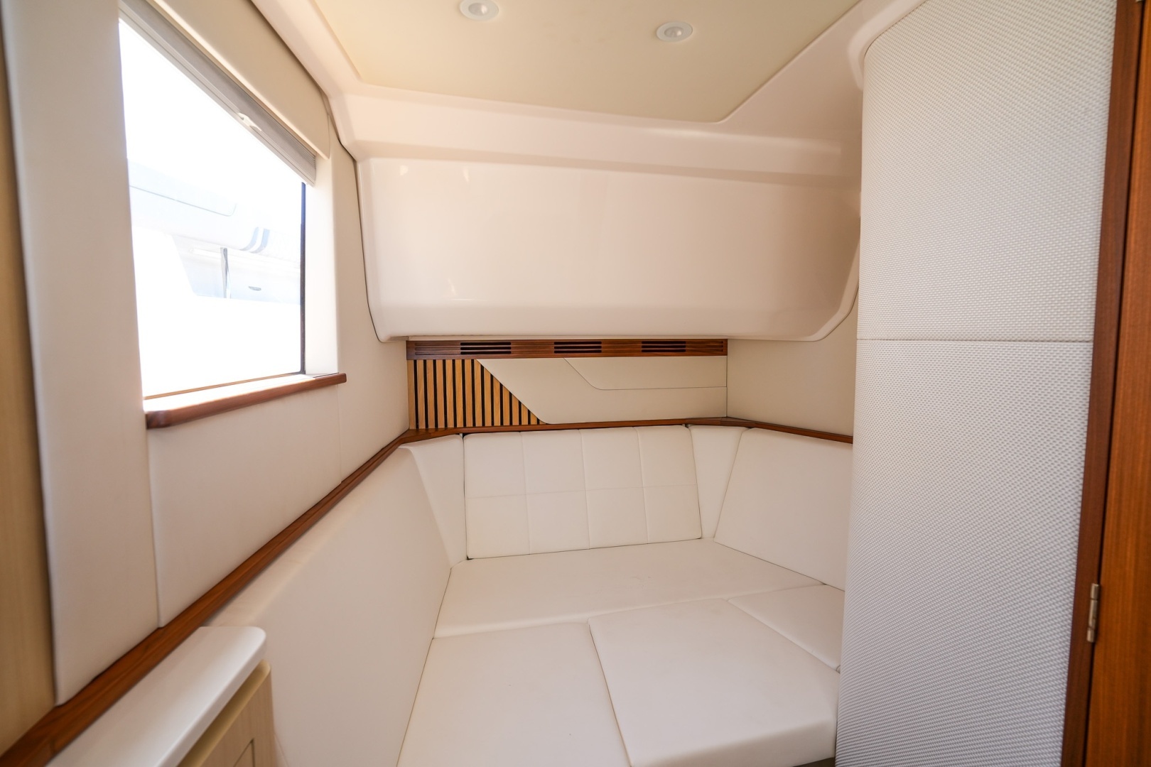 Regal LX43 Yacht For Sale