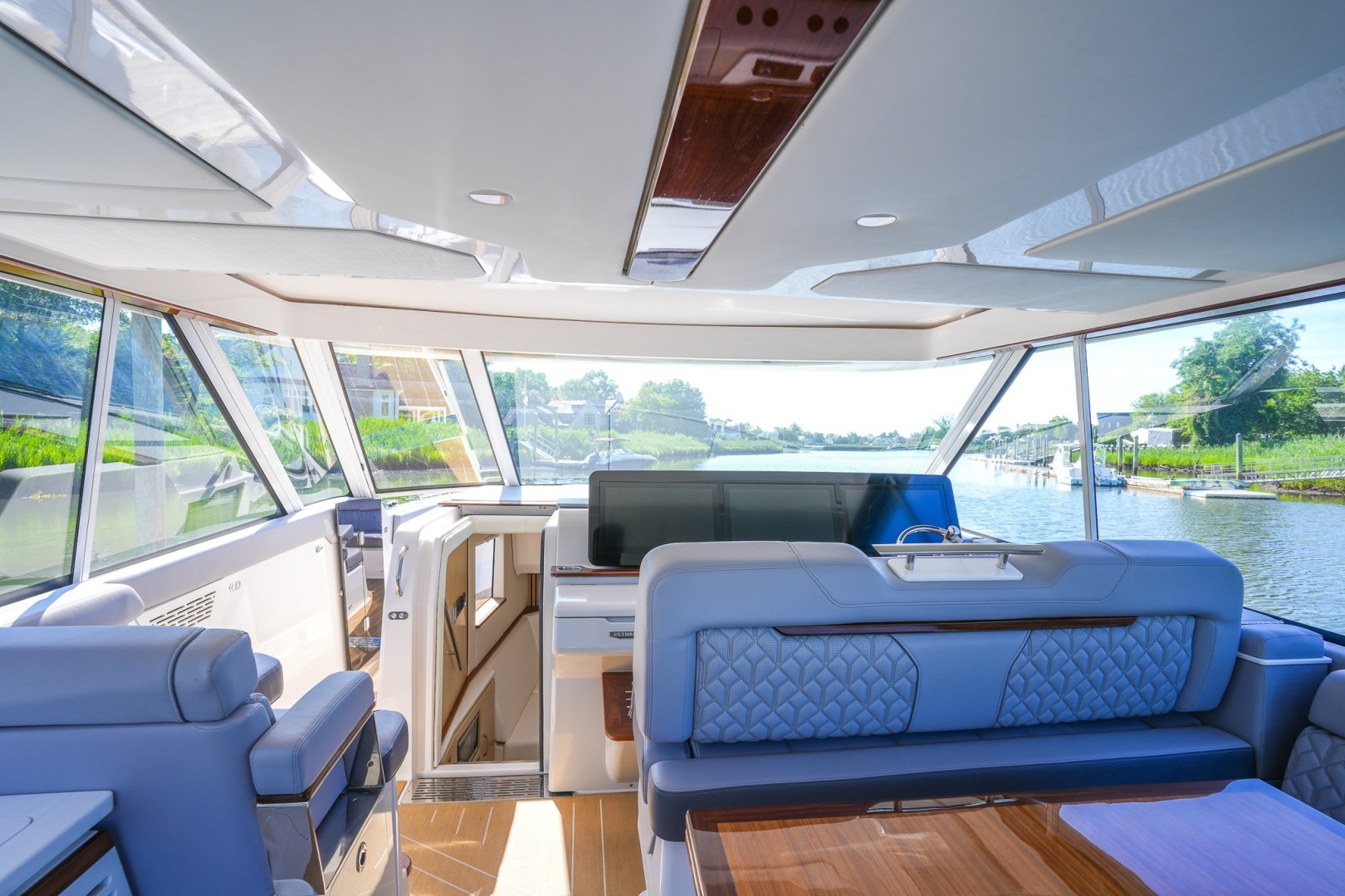 Regal LX43 Yacht For Sale