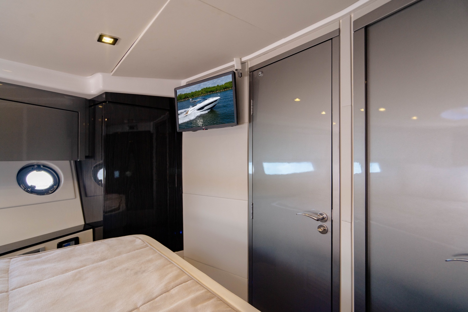 Schaefer 400 Sport Yacht For Sale